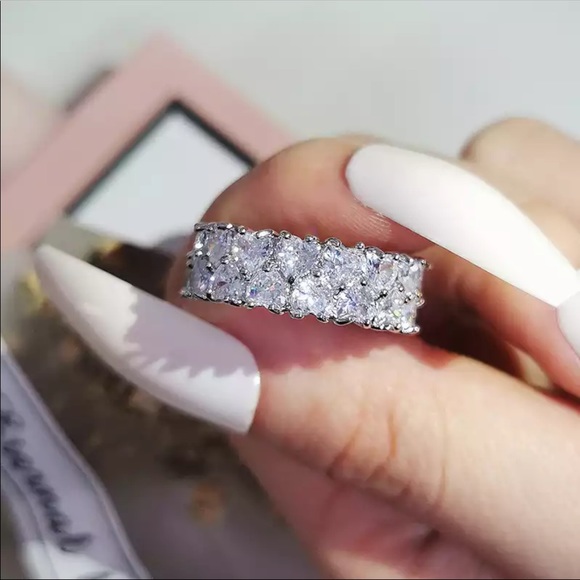 New Luxury 925 Silver Beautiful Hearts Sapphire Eternity Band Ring - Picture 2 of 2